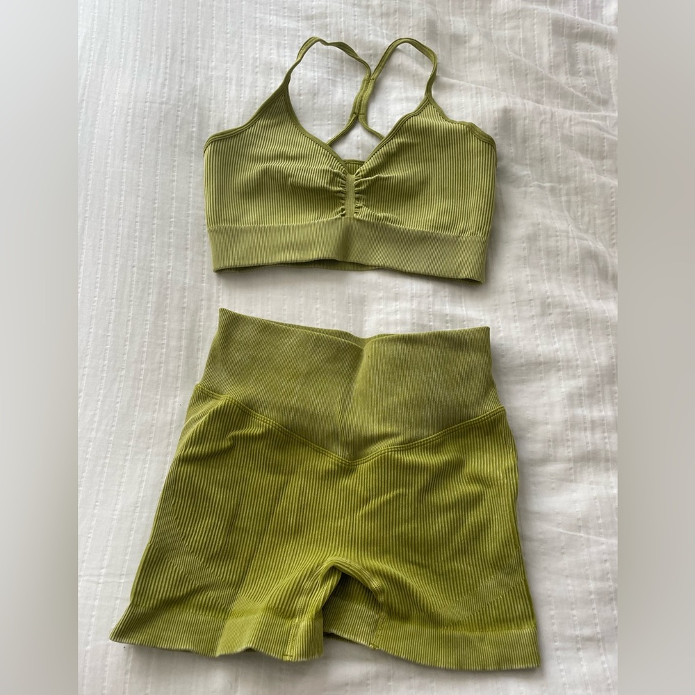 Seamless Women’s Workout Set